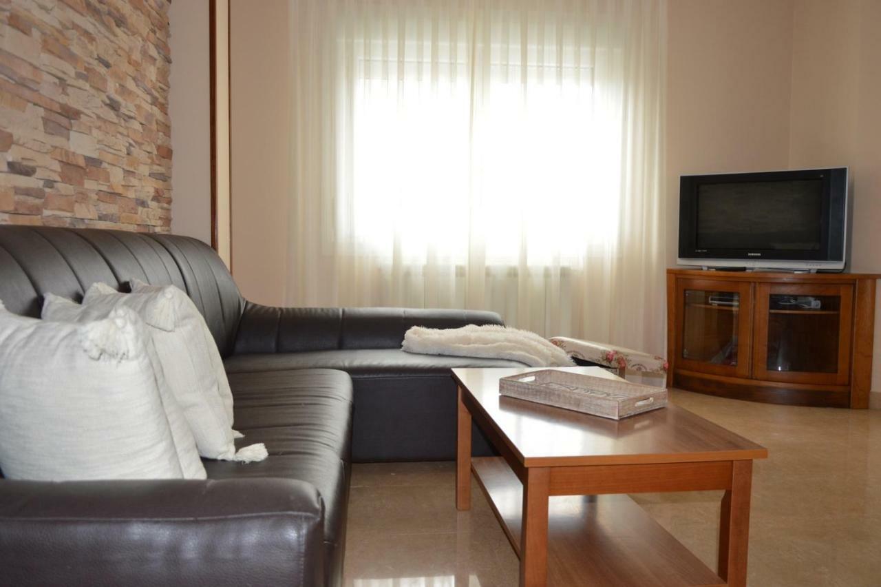 Piso Da Empegada Apartment Arzua Exterior photo